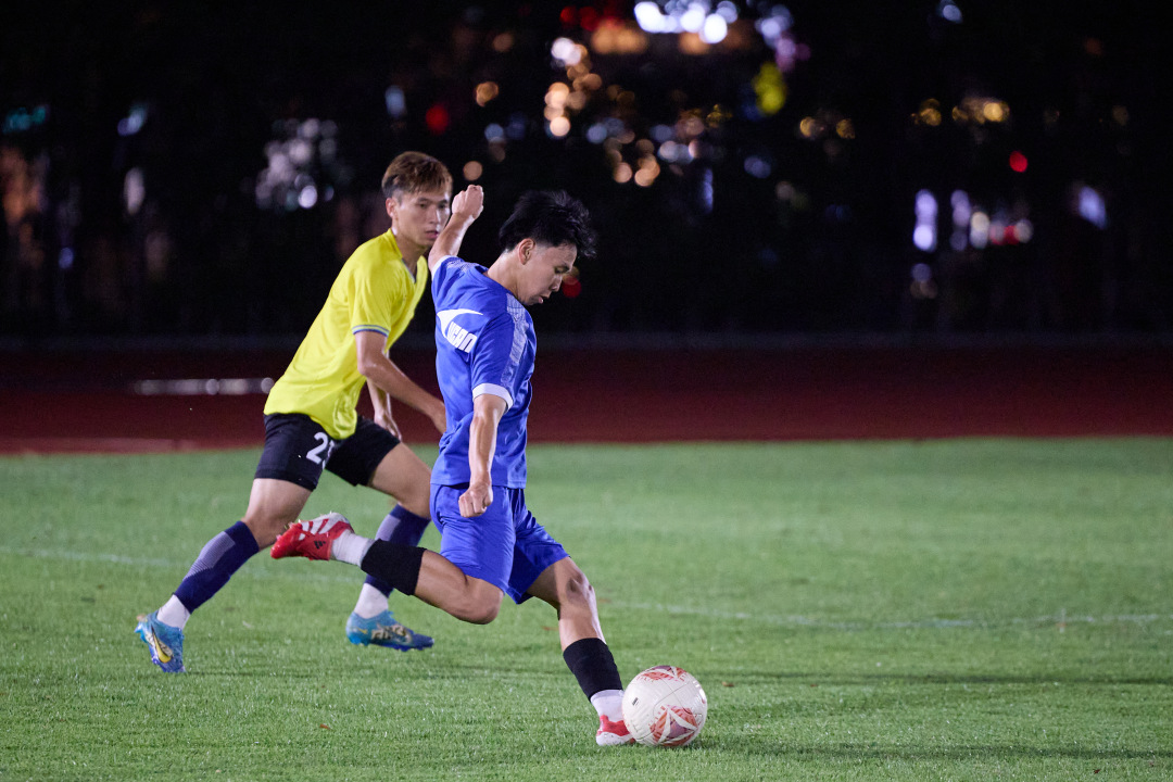 4月1日晚,全新组建的粤超联赛广州足球队在广州天河体育中心副场完成首次公开训练赛,对阵广州体院队。