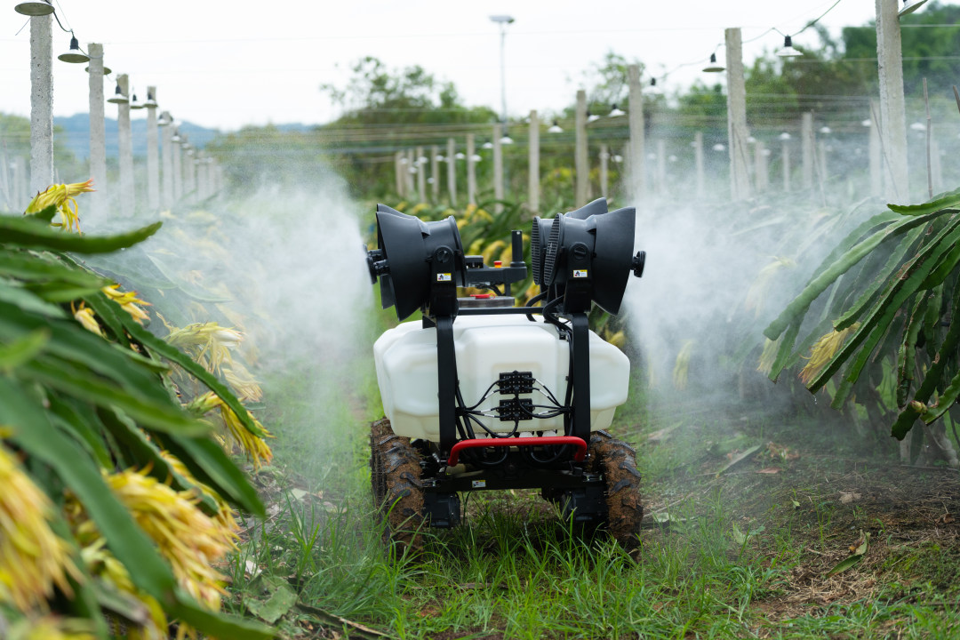 极飞科技的农业无人车。