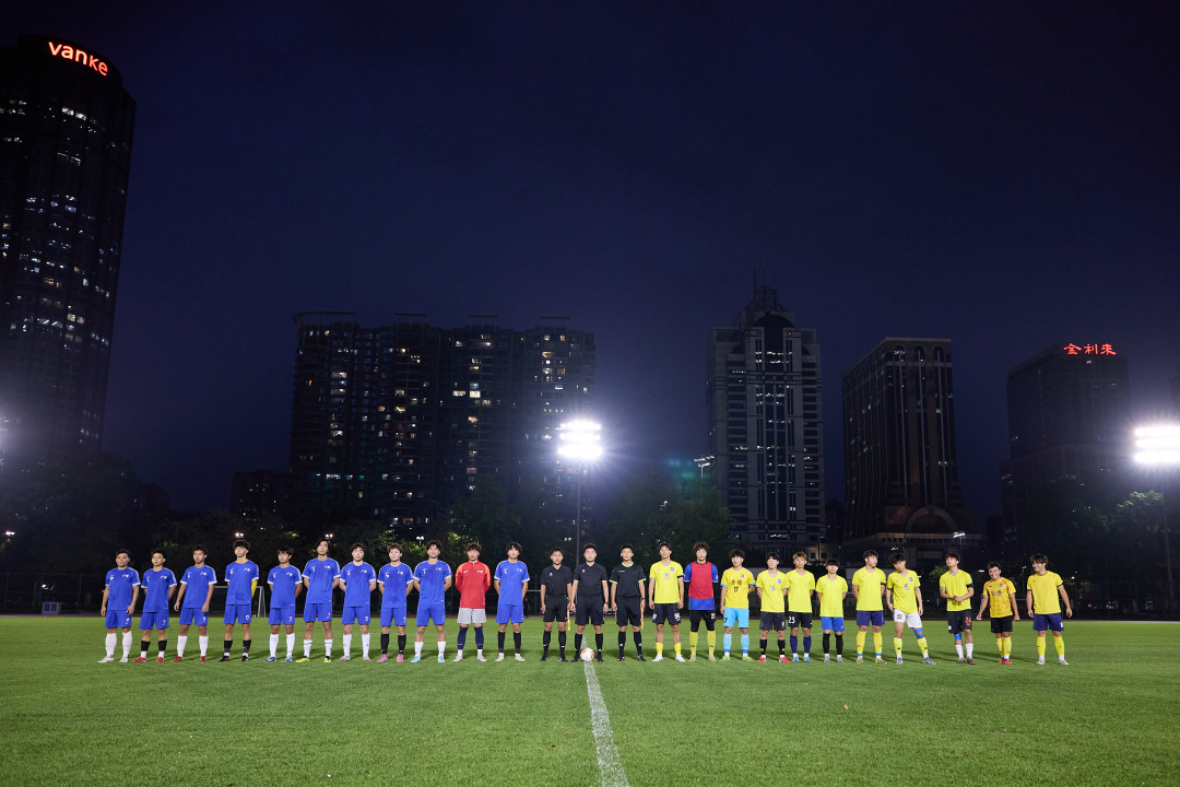 为全力备战2026年广东省城市足球超级联赛(粤超),4月1日晚,广州代表队在天河体育中心副场与广州体育学院进行了一场教学赛。本次比赛是球队自集训以来的首次实战演练,标志着这支全新组建的广州代表队正式步入系统备战阶段。