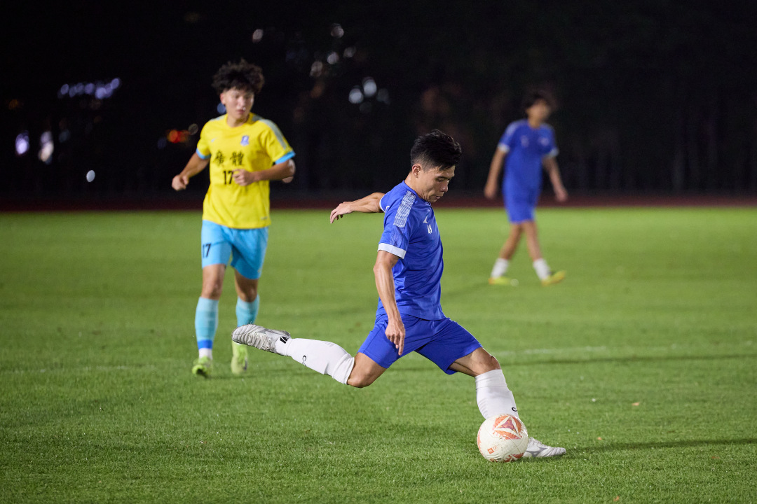4月1日晚,全新组建的粤超联赛广州足球队在广州天河体育中心副场完成首次公开训练赛,对阵广州体院队。