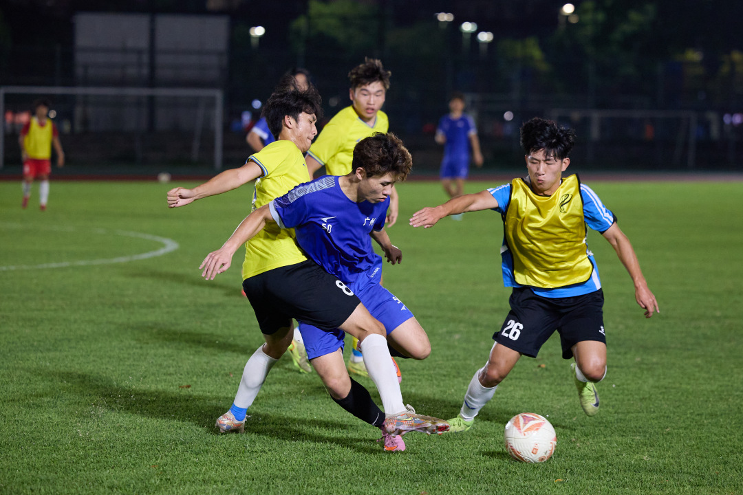 4月1日晚,全新组建的粤超联赛广州足球队在广州天河体育中心副场完成首次公开训练赛,对阵广州体院队。