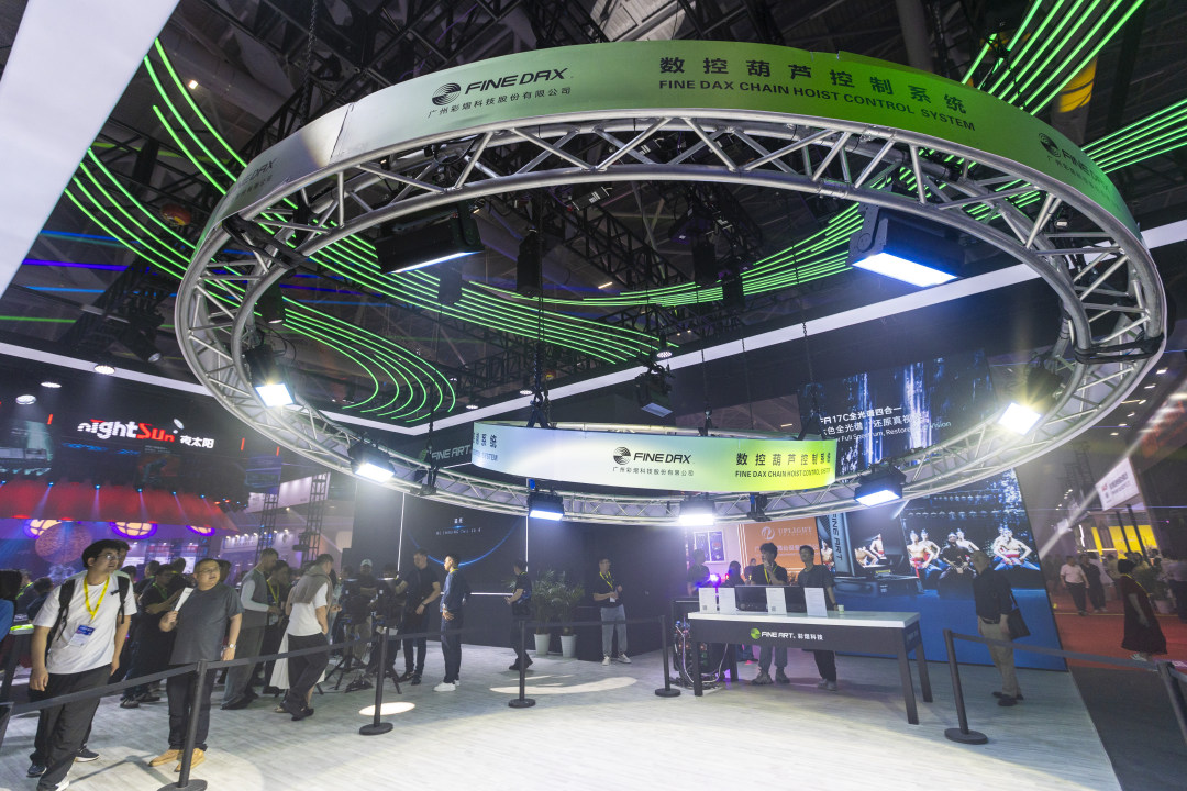 展位展示数控葫芦控制系统。