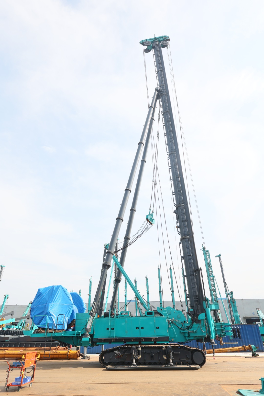 山河智能振冲钻机,主要用于超大水库、港口、电站等工程施工。资料图