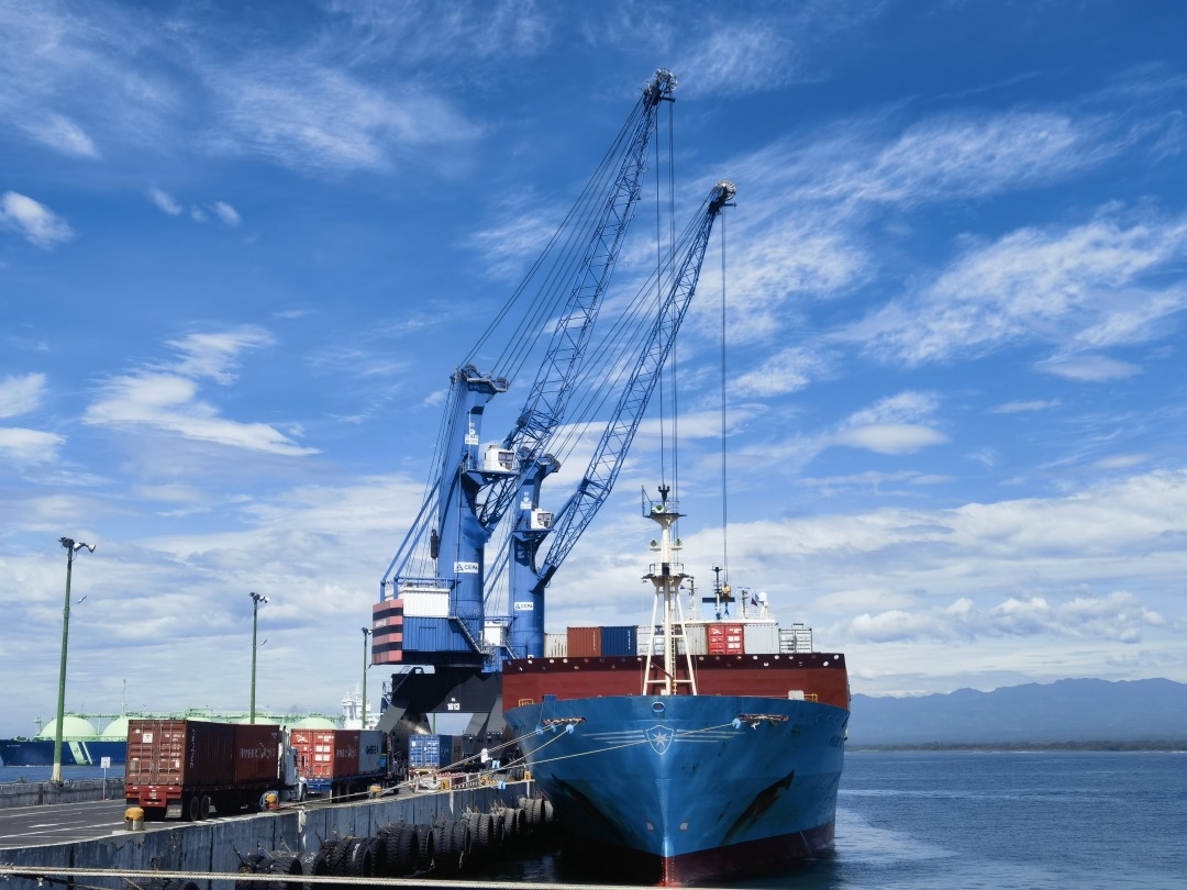 图说:GENMA移动式港口起重机。