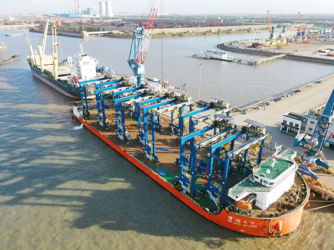 润邦股份第二批10台GENMA环保型RTG(轮胎式集装箱起重机)顺利发运至RSGT孟加拉码头。