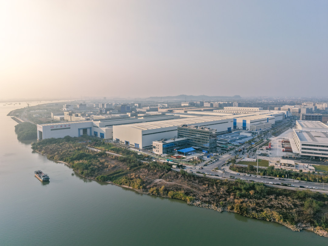 依托珠江出海口的区位优势,广州工控大湾区高端装备产业园布局“前厂后港、港产联动”发展模式,推动高端装备产业集群加速成型。