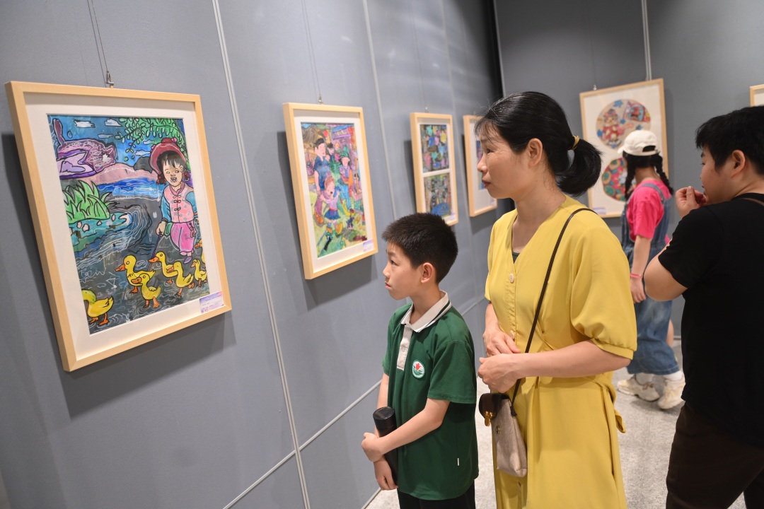 市民群众观展