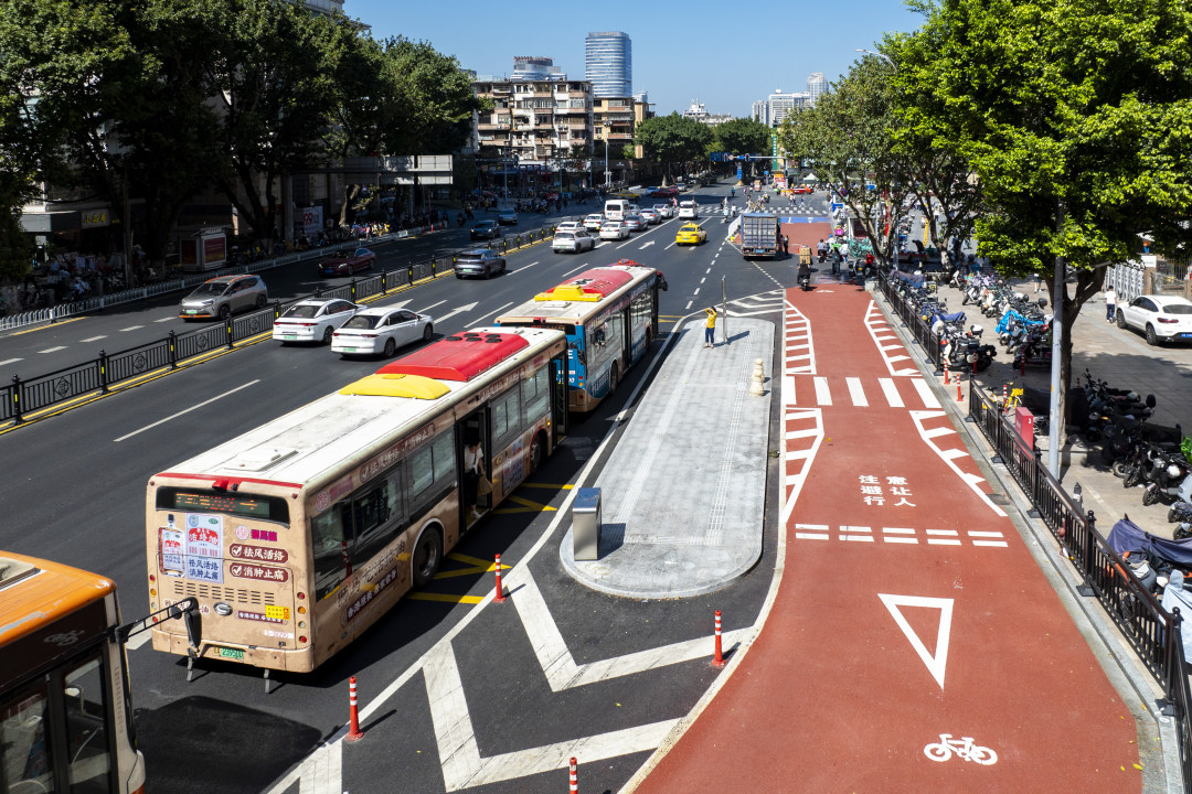 苏俊杰20241113市二宫一路段完成后 绕式公交车站改造 (8)