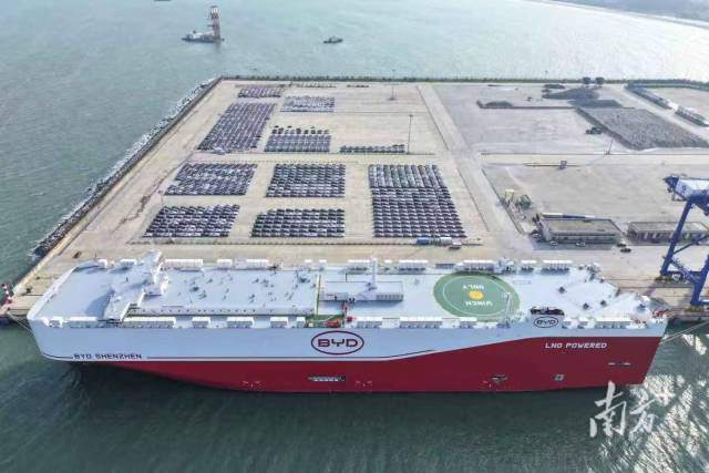 深汕特别合作区加快“港产城”联动，助力深圳建设新一代世界一流汽车城。