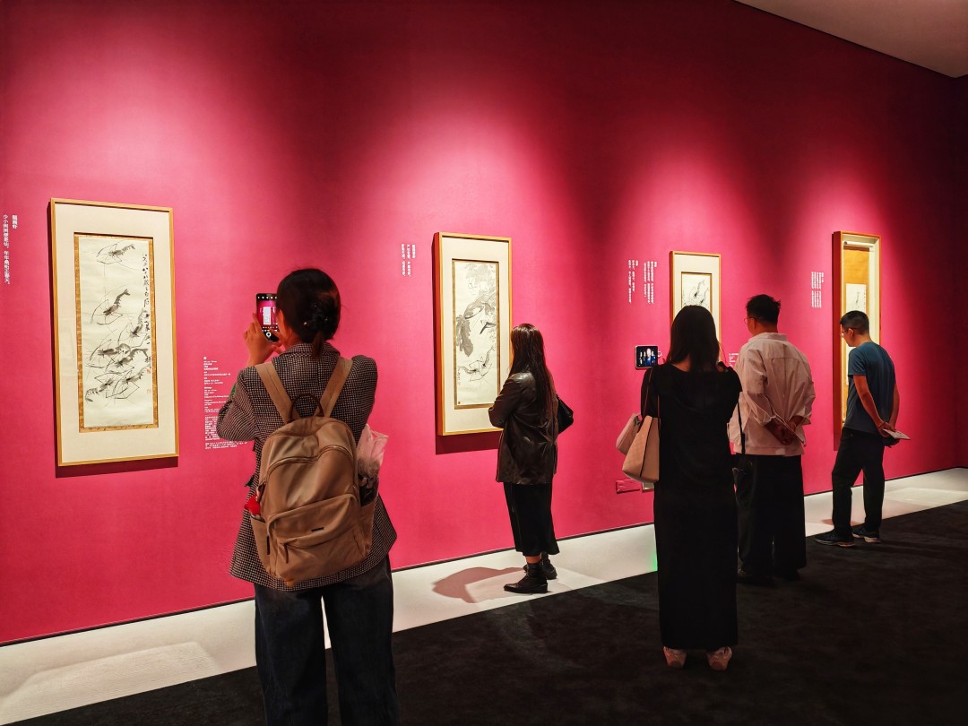 该展览集结徐悲鸿纪念馆旧藏齐白石珍品约100件,首次在粤港澳大湾区大规模呈现这批贯穿齐白石艺术全脉络的珍贵原作。