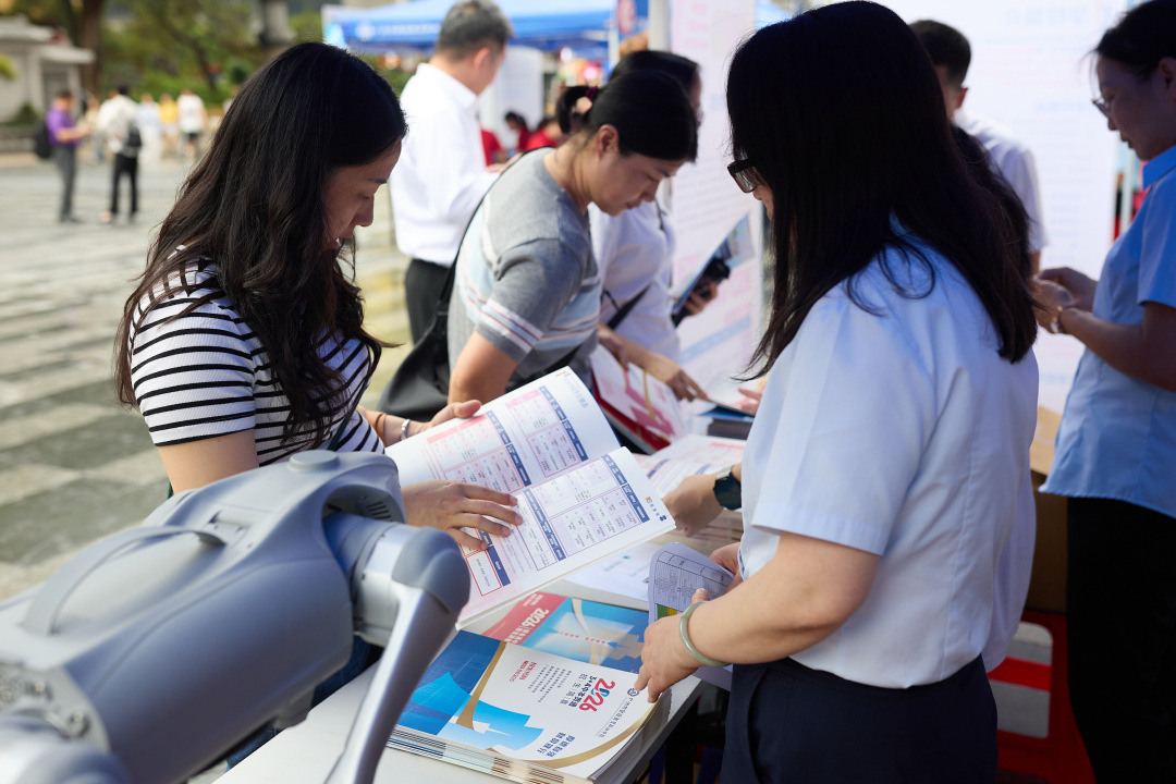 2026年5月8日,广州市教育局于北京路广百大厦广场举办