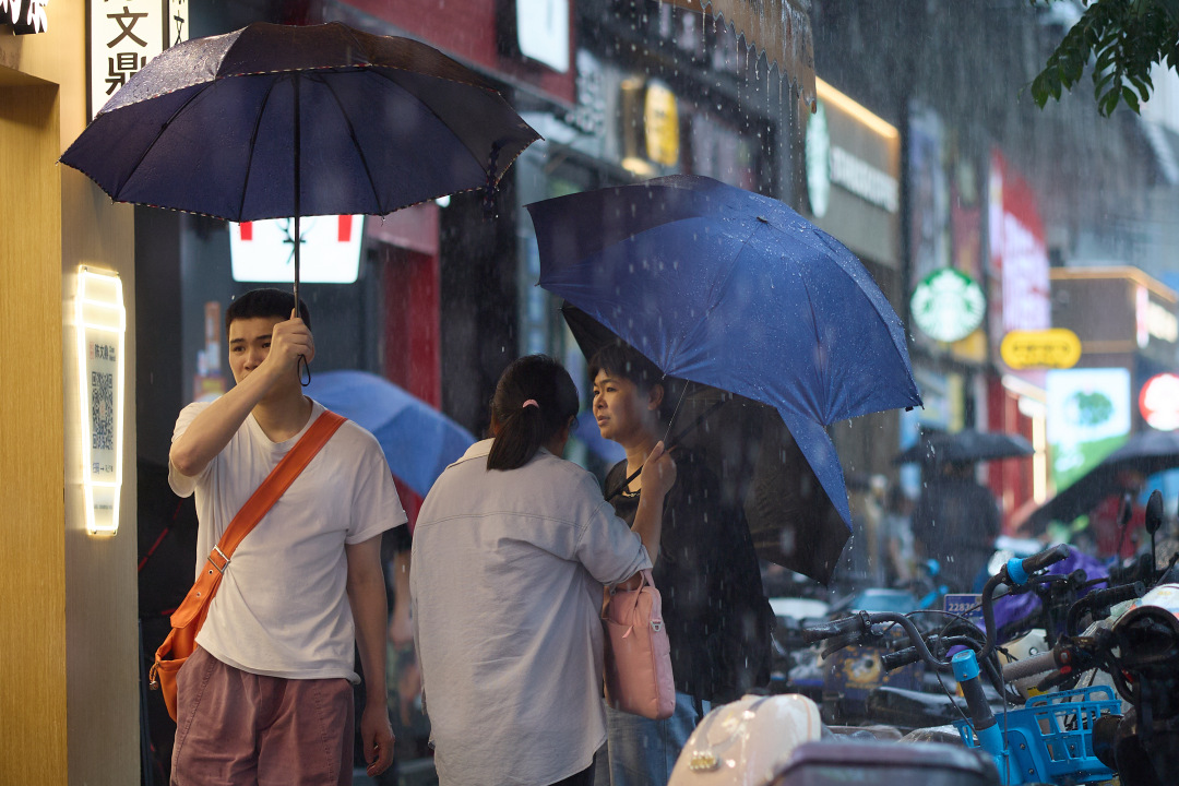 2026年5月14日,强对流天气来袭,广州有暴雨局部大暴雨、10级短时大风。