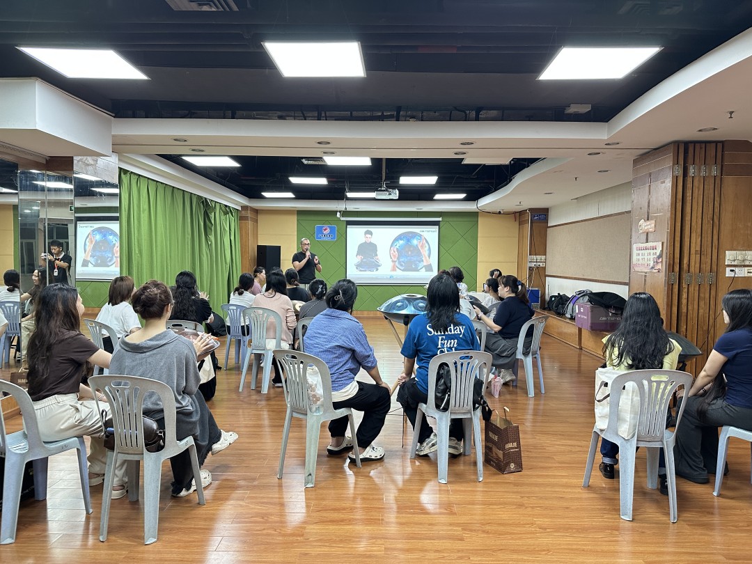 广州市青年文化宫开展手碟疗愈技能提升课,以手碟为载体,舒缓青年精神压力,助力青年情绪自愈与身心放松。