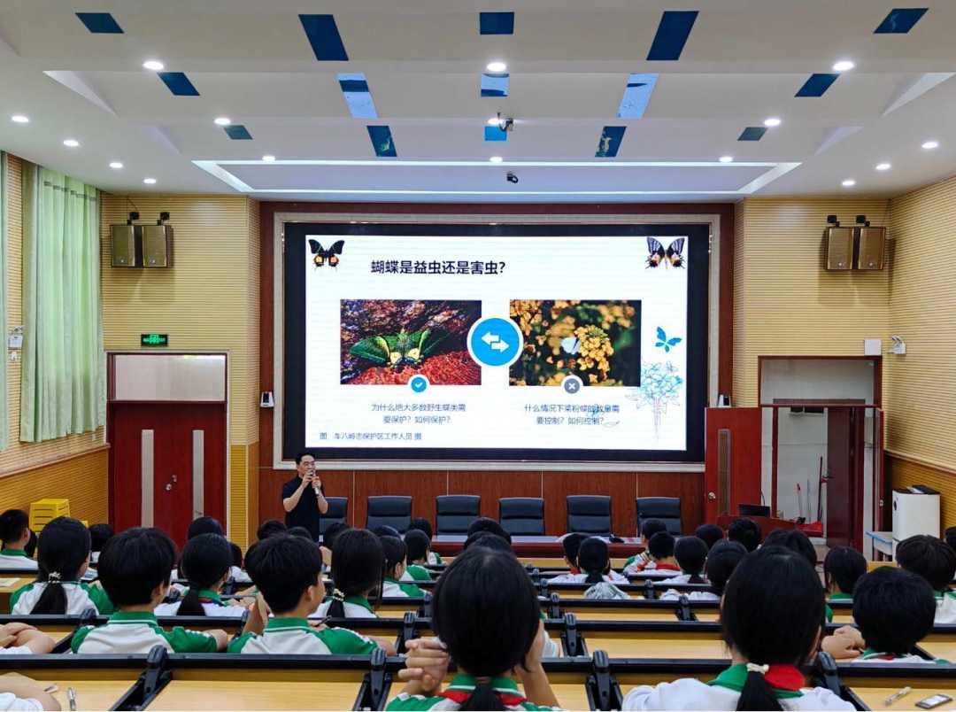 东鹏中学讲课相片