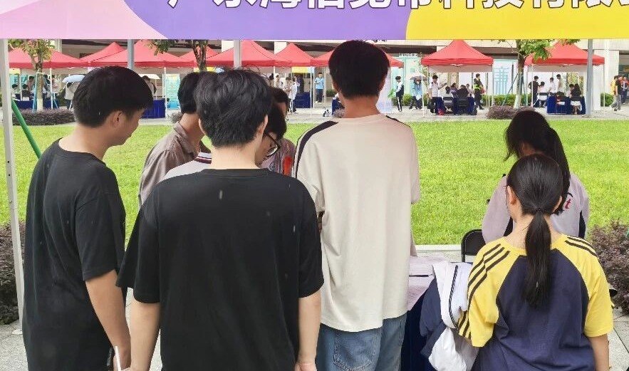 招聘会现场 招聘会现场