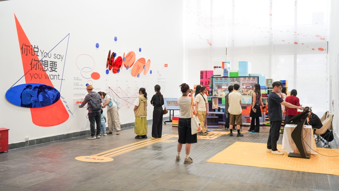 5月28日,广州美术学院毕业展第一期圆满落幕。本期展览在大学城美术馆展出工业设计学院、视觉艺术设计学院本科生作品,在昌岗校区美术馆及岭南画派纪念馆展出中国画学院、雕塑与公共艺术学院、美术教育学院、工业设计学院、文化遗产保护与管理学院研究生作品。
2026年广美毕业展分三期举行,涵盖绘画、雕塑、设计、影像、数字媒体等多个艺术领域。2340位毕业生运用智慧,在方法上挑战惯性、方案上推陈出新、思维上祛除定见、思想上持续进阶,通过不同媒介呈现对世界的观察、经验与想象,在
