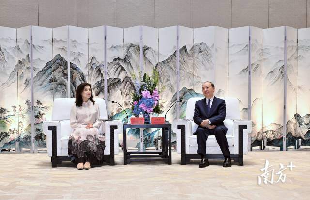 5月28日上午，省委书记黄坤明，省委副书记、省长孟凡利在广州会见了由德国联邦经济和能源部部长卡特琳娜·赖歇率领的德国经济界代表团一行。南方+记者 王辉 摄