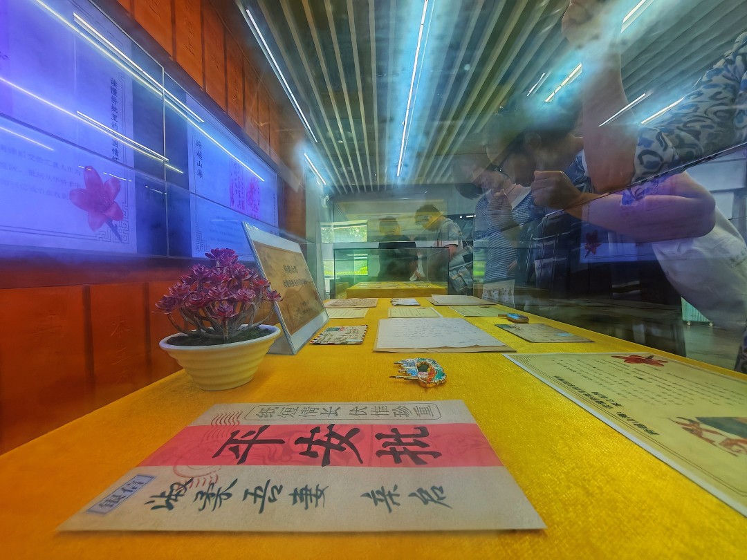 侨批,又称银信,是近代华侨书信与汇款合一的独特文献,2013年入选《世界记忆遗产名录》,是镌刻百年华侨史的珍贵物证。