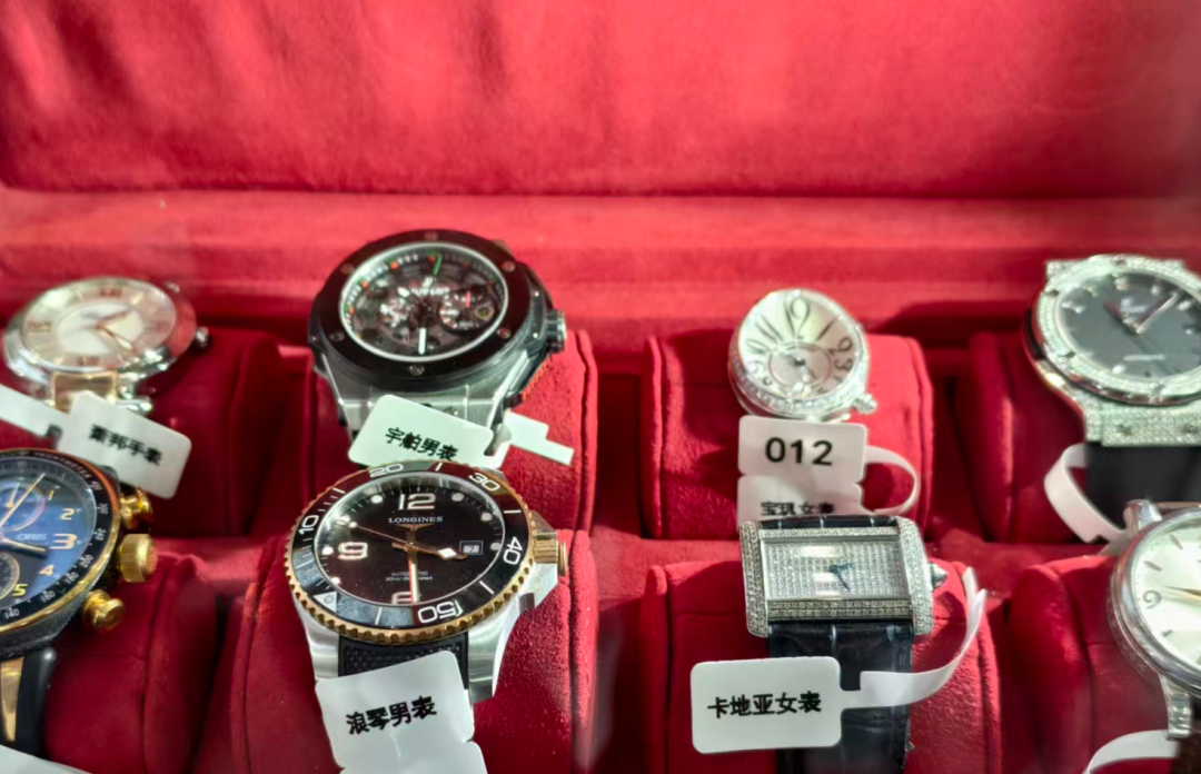 部分展出的竞拍品。