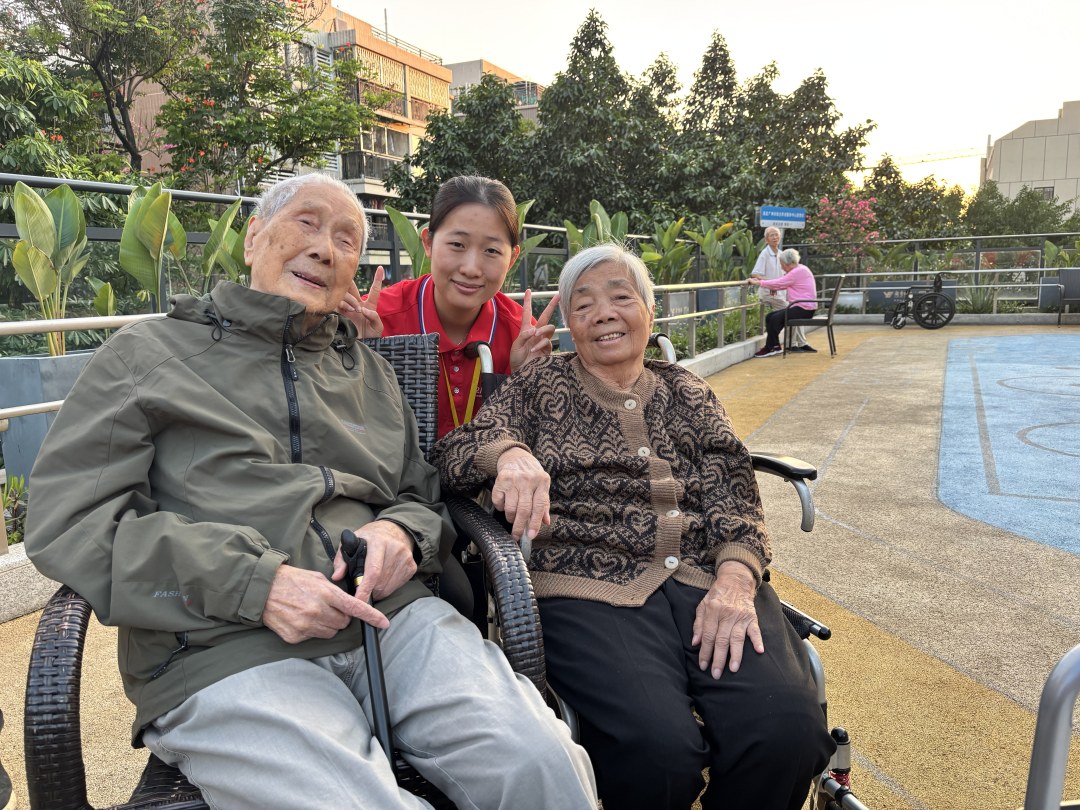 合影.jpg 合影.jpg