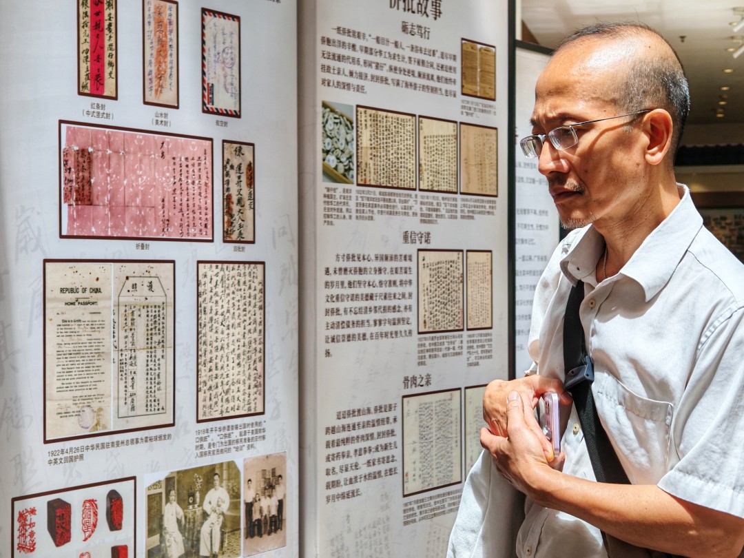 6月9日是第19个国际档案日。当天,广东省档案馆紧扣“档案与时代同行”年度主题,精心策划并举办了一系列丰富多彩的宣传活动。刚刚过去的周日,《给阿嬷的情书》票房超16亿元,官宣全球上映计划。催人热泪的侨批家书火爆出圈。国际档案日来临之际,广东省档案馆精心推出“纸短情长 无尽家国——馆藏侨批精品展”,面向社会公众免费开放。