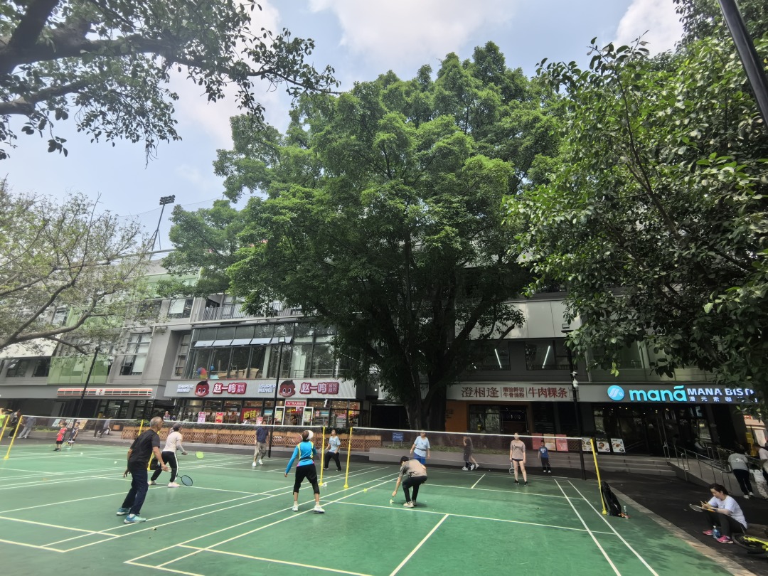 得宝未来城南面与流花湖公园羽毛球场无缝对接
