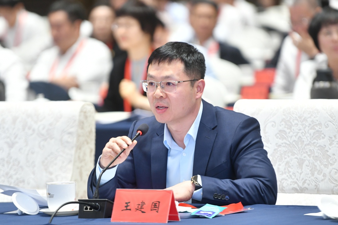 图为王建国。
