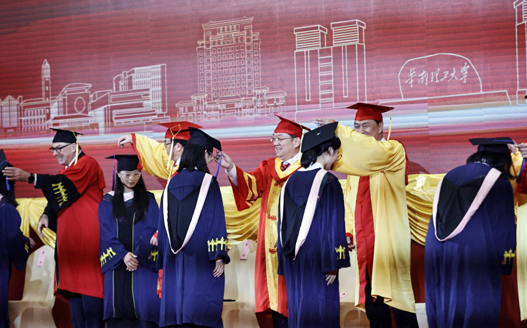 6月18日上午,华南理工大学2026年毕业典礼暨学位授予仪式隆重举行。1
