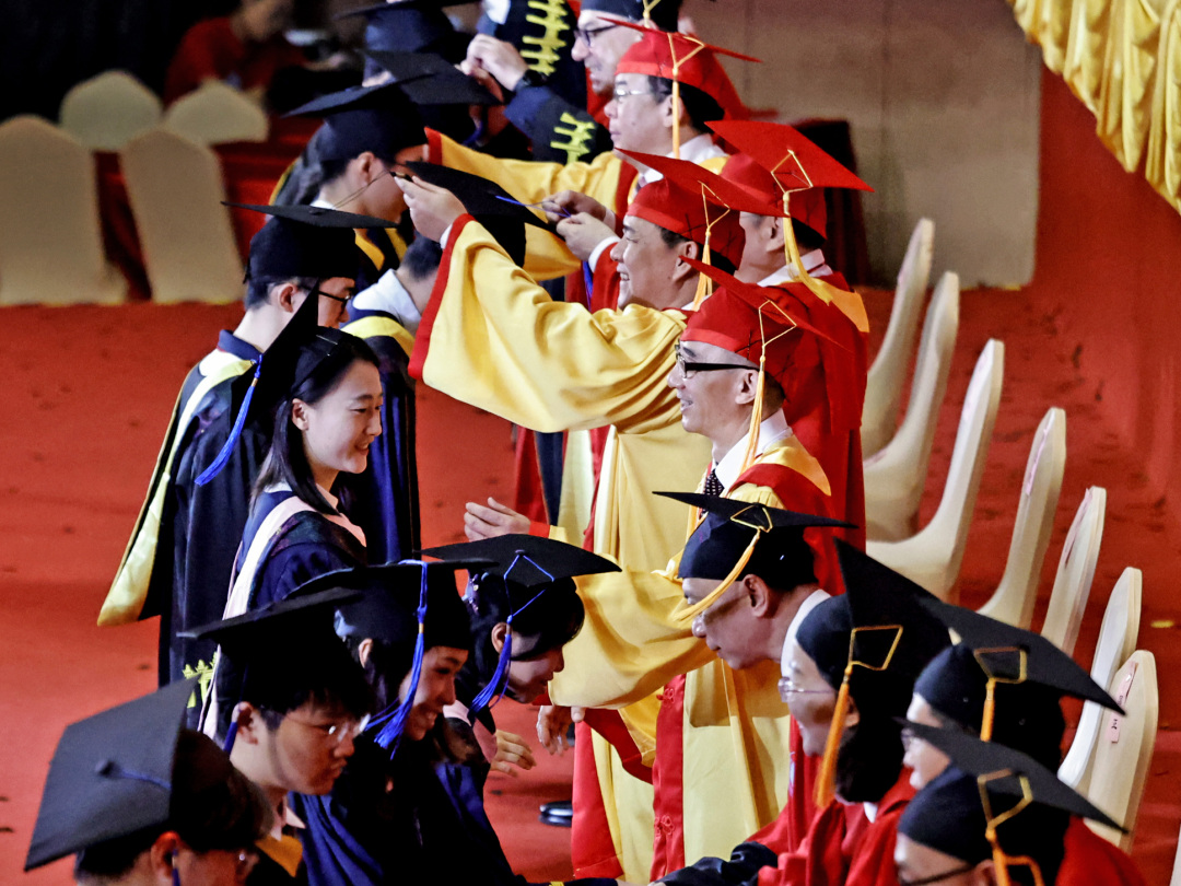 6月18日上午,华南理工大学2026年毕业典礼暨学位授予仪式隆重举行。1