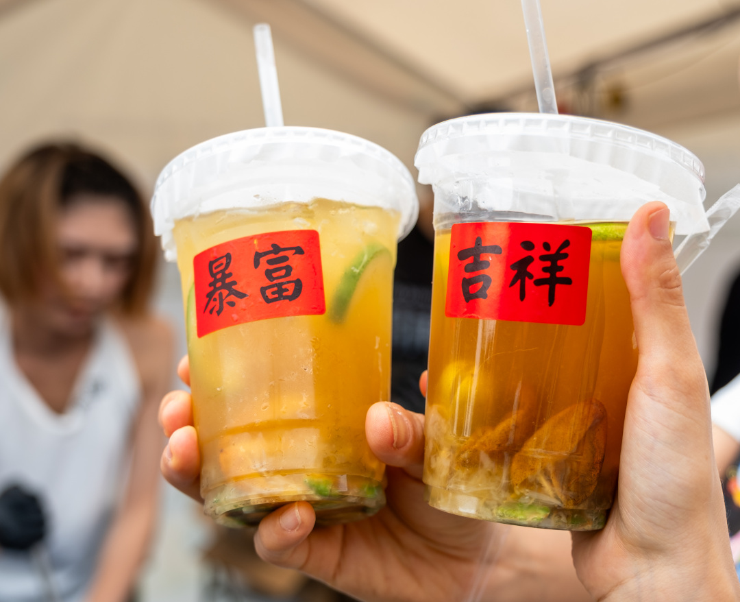 用了沙田香水柠檬加鸡心黄皮调制出来的海盐黄皮柠檬茶。