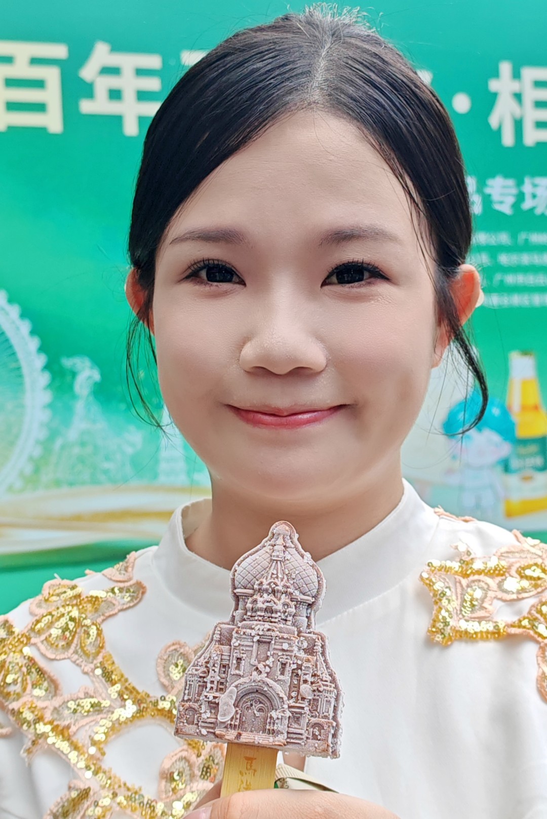 6月20日,广州白云山山顶广场人潮涌动,“百年马迭尔·相约白云山”惠民食品、冰品专场推介会在此正式启幕。这场南北联动盛会,让大湾区市民在家门口品味到来自松花江畔的百年匠心风味。