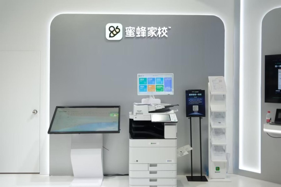 合合信息在2026年WAIC展示“蜜蜂AI”产品