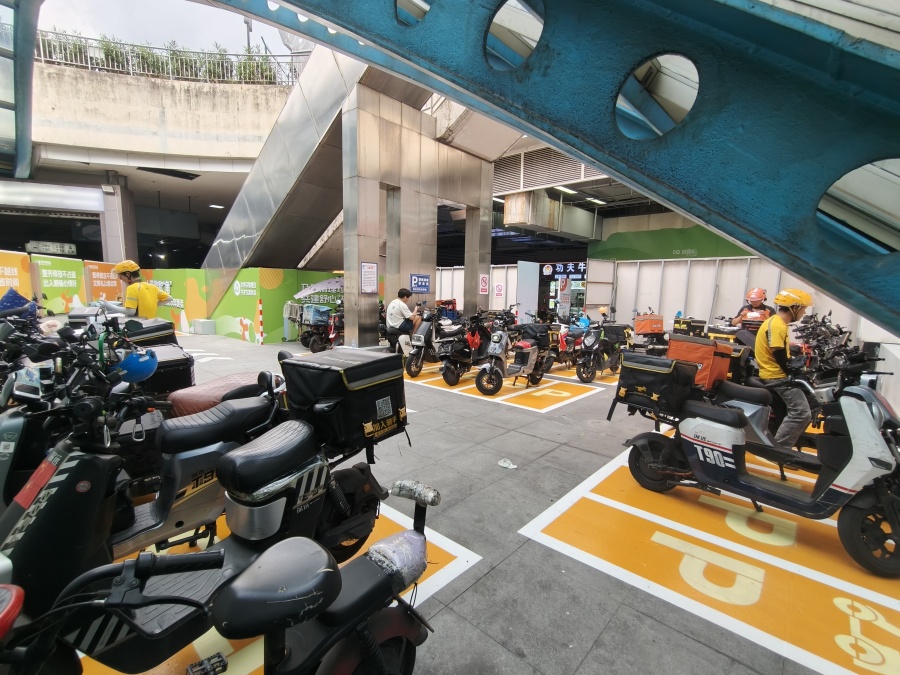 林和街道在东方宝泰北门规划建设“小哥驿站”,新增非机动车临时泊位54个,变堵为疏、变整治为服务
