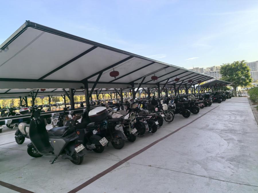 回迁房建起电动车停车棚2