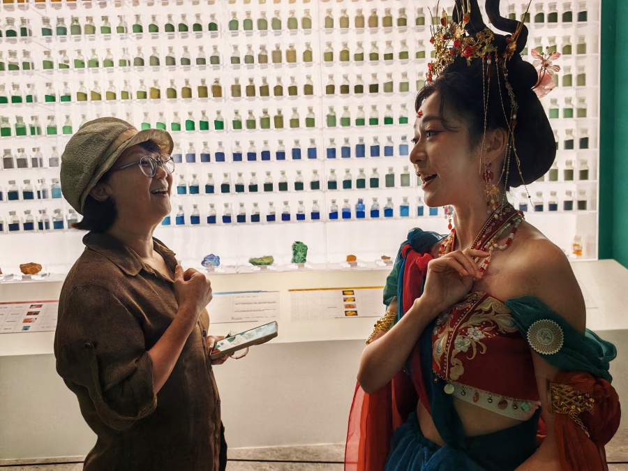 为响应广州发展夜间经济的号召,全国首个敦煌展览主题真人NPC限定夜场——《敦煌奇妙夜》7月23日18:00~20:30在广州艺博院启动。