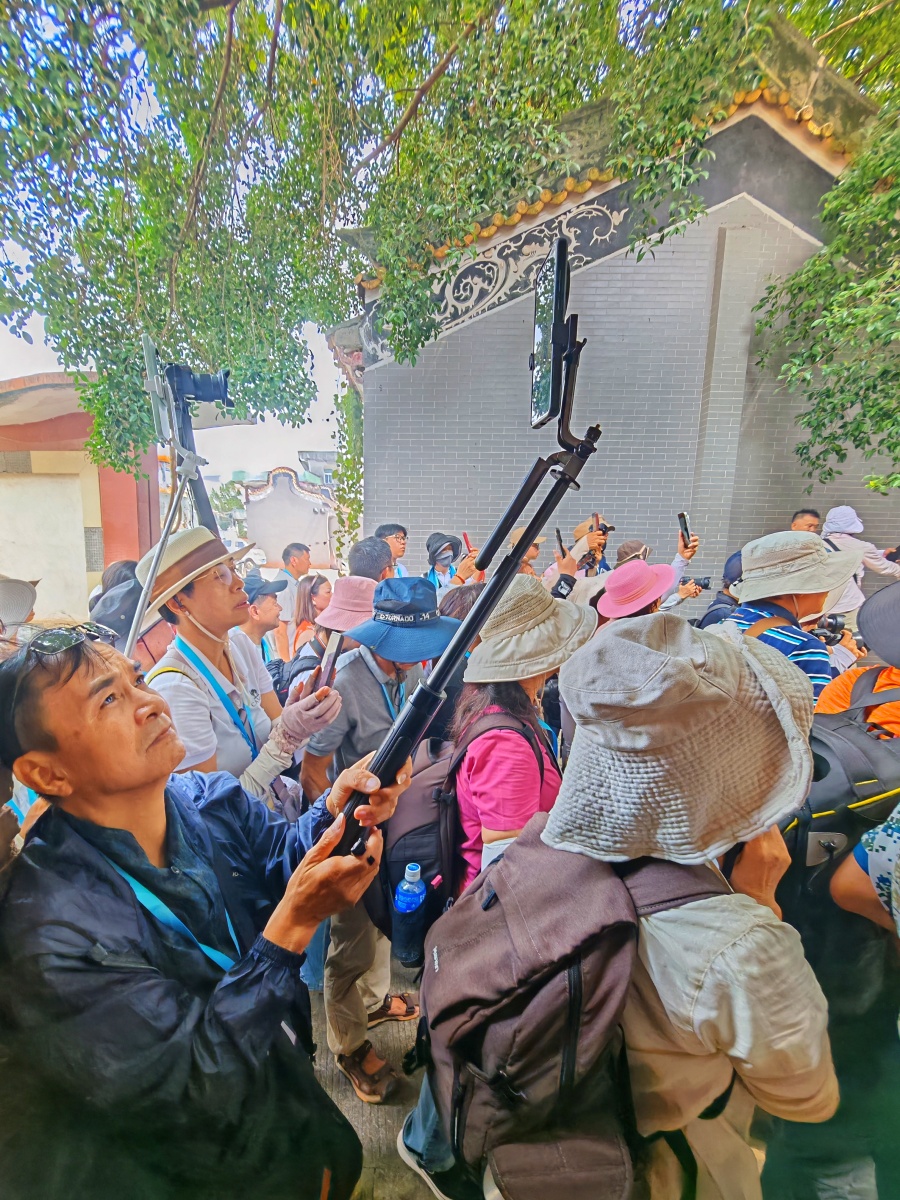 广州增城石滩镇近日举办了第五届“荔韵风华”大型摄影采风活动与佳能大篷车公益摄影课堂。