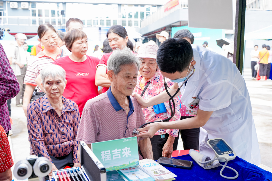 2026年健康广东科普进乡村暨广东好医生好护士
志愿服务行活动(佛冈站)圆满举行