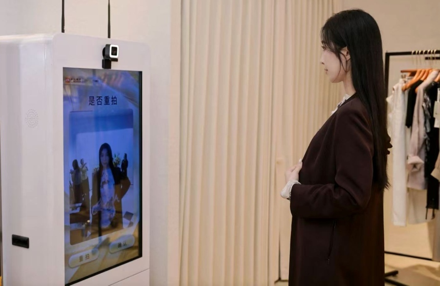 AI试衣镜,以科技赋能消费体验,顾客无需反复更换衣物。