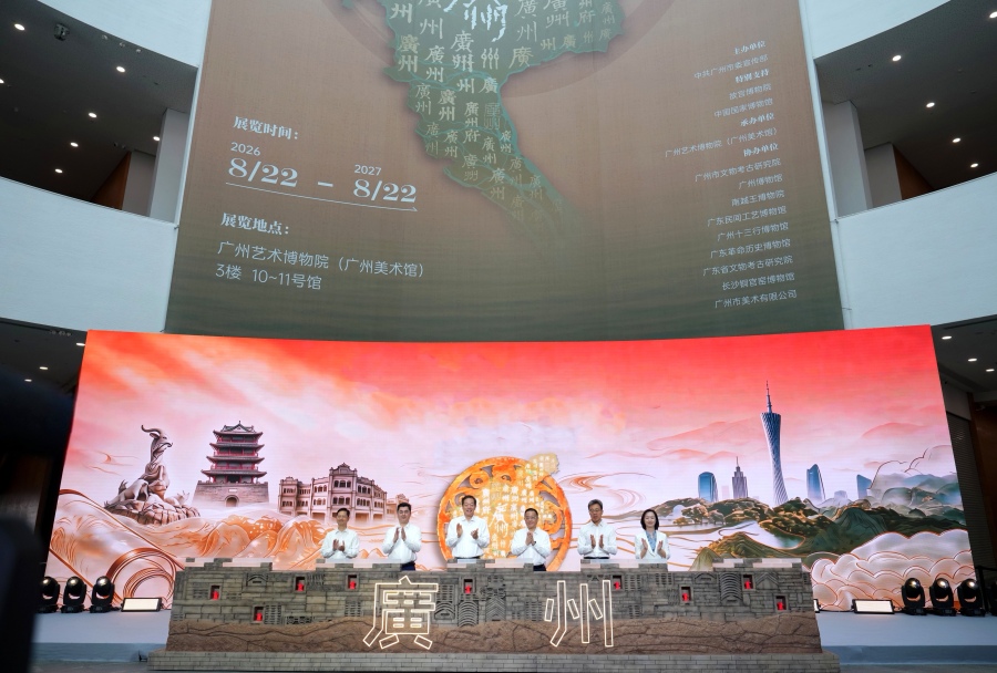 现场,不少市民前来观展。