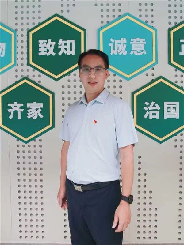 广州市五中东晓学校校长毛建明