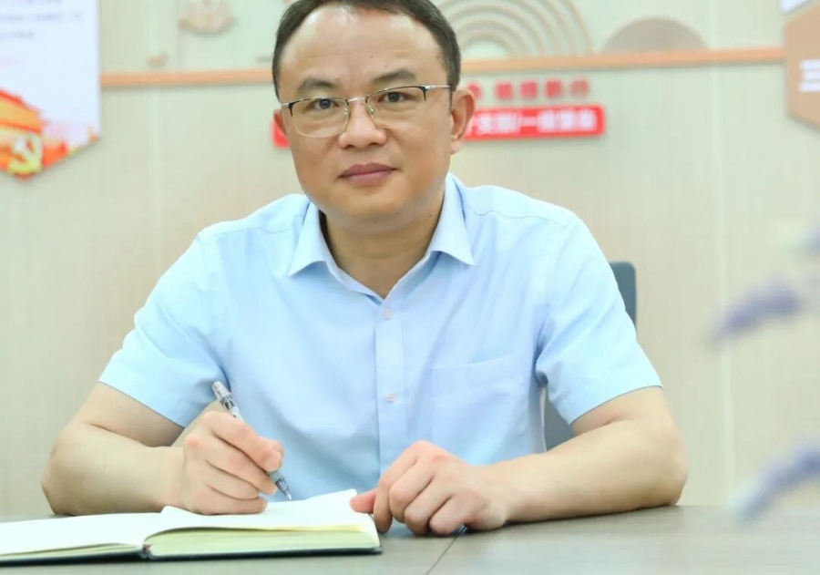 广州市江南外国语学校校长 魏凯飞_副本