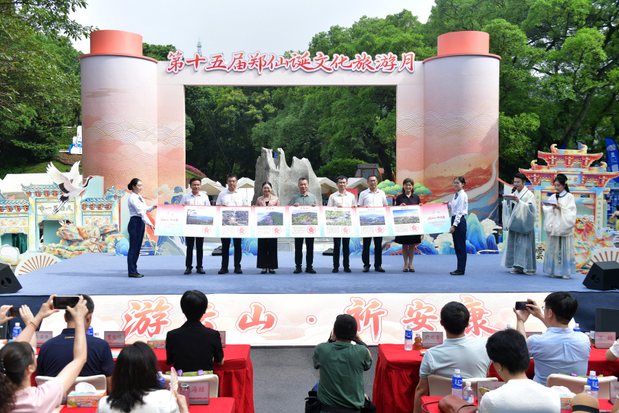 图为活动现场。