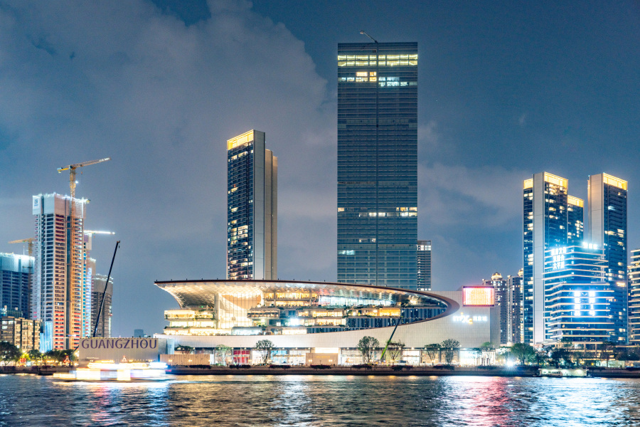 广州白鹅潭万象城夜景。