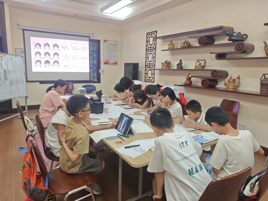 志愿者辅导学生。