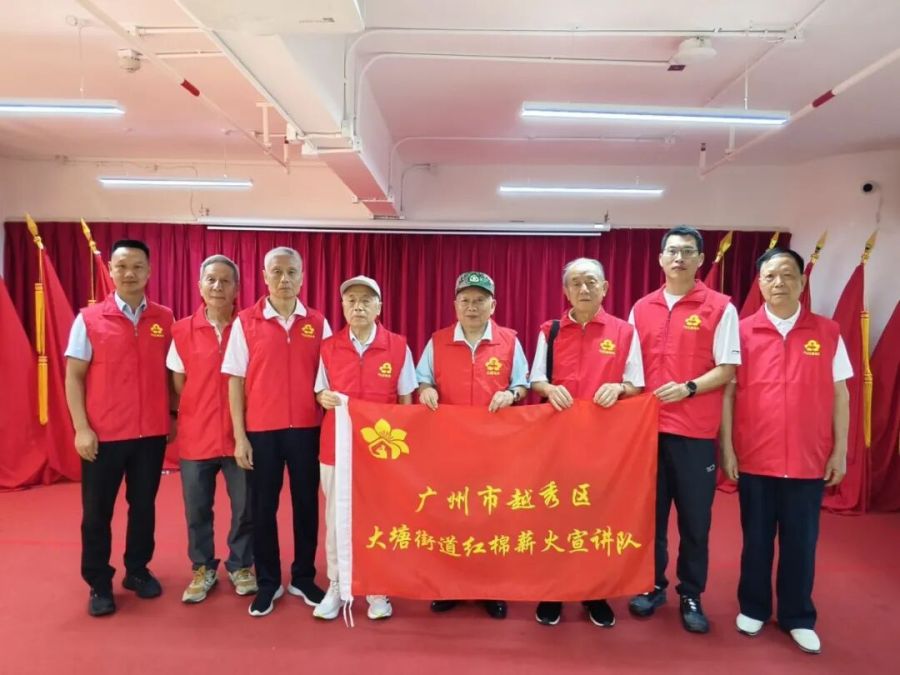 5、授旗集体照1.jpg