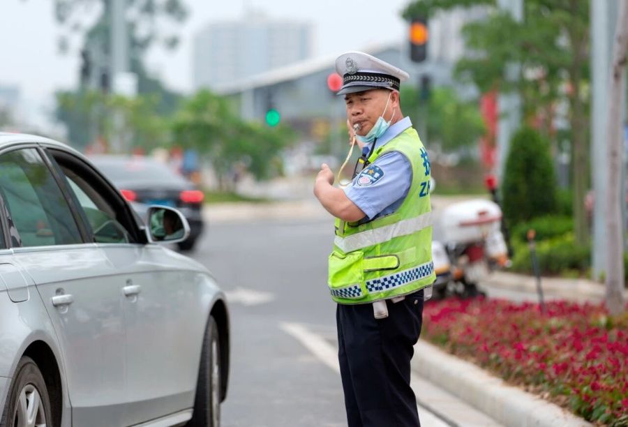花都交警