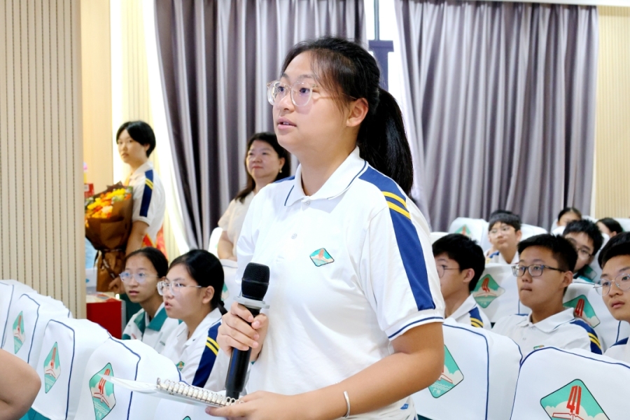 学生与院士互动1._副本