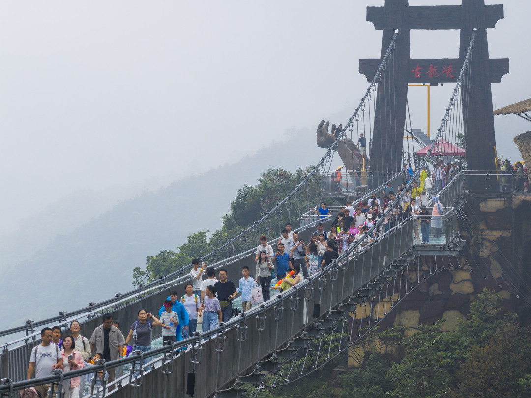 五一清远古龙峡游客爆满。受访者供图.jpg